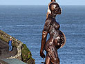 Приманка для туристов &#8211; огромная статуя беременной женщины с содранной кожей