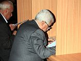 Председатель ПНА Махмуд Аббас проголосовал утром на одном из избирательных участков.