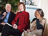 "Старейшины": бывший президент США Джимми Картер, бывший президент Ирландии Мэри Робинсон и Эла Бхатт. Иерусалим, 22.10.2010