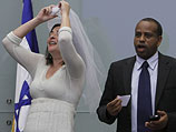 Нино Абесадзе во время акции в Кнессете в поддержку гражданских браков