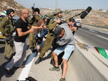 Палестинцы и левые активисты перекрыли дорогу &#8470;443