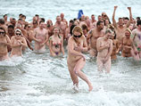 Попытка установления нового рекорда массового "голого заплыва". Тауранга (Новая Зеландия), 2 декабря 2012 года
