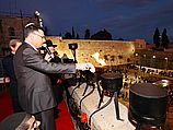 Министр просвещения Гидеон Саар на церемонии зажигания ханукальных свечей. Иерусалим, 09.12.2012