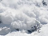 В Киргизии 25 школьников попали под снежную лавину: двое погибших