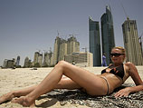 Иностранка на пляже в Дубаи