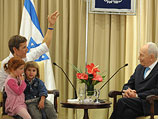 Яэль Рам-Мацпун с детьми на приеме у президента Шимона Переса