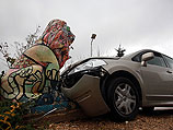 Авария в Иерусалиме: автомобиль врезался в статую льва из-за плохой погоды