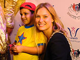 Бар Рафаэли на празднике Пурим, организованном для детей с онкологическими заболеваниями. Петах-Тиква, 18 февраля 2013 года