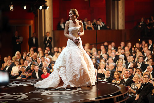 На сцене Дженнифер Лоуренс, обладательница "Оскара" в номинации "Лучшая актриса"