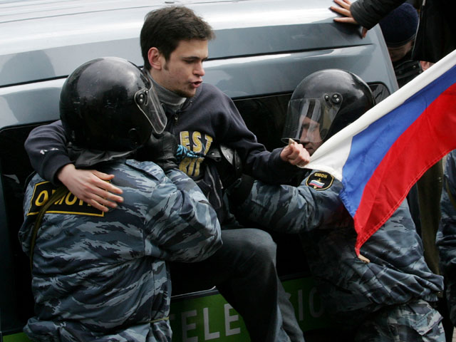 Итоги общественного расследования: столкновения на Болотной организовали власти (иллюстрация)