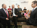 Авигдор Либерман и Дани Аялон в суде. Иерусалим, 2 мая 2013 года
