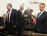 Авигдор Либерман и Дани Аялон в суде. Иерусалим, 2 мая 2013 года