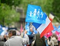 Более 150.000 человек вышли на улицы Парижа, протестуя против однополых браков