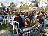 Траурная церемония памяти жертв теракта в "Дольфи", 1 июня 2011 года