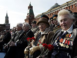 Ветераны во время парада Победы в Москве