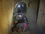 Утренняя молитва в туннеле между сектором Газы и Египтом