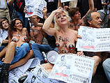 "Готье &#8211; убийца": итальянские зоозащитники приветствовали кутюрье "голым протестом"
