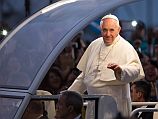 Поведение понтифика, несколько раз покидавшего Папамобиль, вызвало нарекания со стороны его телохранителей