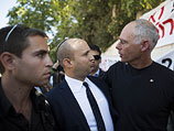 Министр экономики Нафтали Беннет на акции протеста родственников жертв террора. Иерусалим, 28 июля 2013 года
