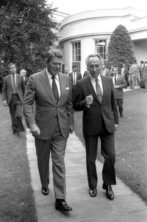 Рональд Рейган и Шимон Перес. 1984 год