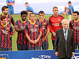 Президент Шимон Перес и игроки "Барселоны" на стадионе "Блумфильд". Тель-Авив, 04.08.2013