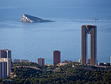 47-этажные башни-близнецы в испанском городе Бенидорм