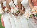 Необычная свадьба в Эссексе: невесту сопровождали в церковь 80 подружек