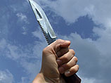 Репатриант подозревается в контрабанде десятков боевых ножей