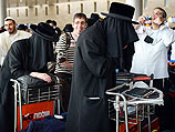 Паломники, направляющиеся в Умань, в аэропорту Бен-Гурион