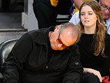 Джек Николсон с дочерью Лоррейн на баскетбольном матче. Апрель 2013 года