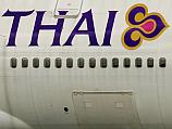 Пассажирский самолет авиакомпании Thai Airways съехал с посадочной полосы во время приземления в аэропорту Бангкока