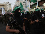 Боевики "Бригад Изаддина аль-Касама", боевого крыла ХАМАС, во время парада в Газе