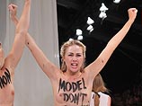 Акция FEMEN в Париже. 26 сентября 2013 года