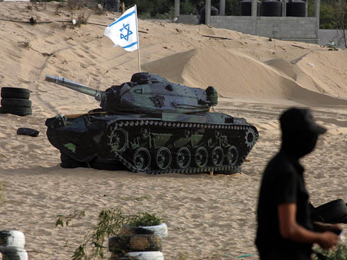 Макет израильского танка. Хан Юнис, 27 сентября 2013 года