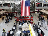 В нью-йоркском аэропорту в багаже у пассажира нашли арсенал огнестрельного оружия