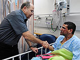 Моше Яалон посетил в больнице "Сорока" пятерых военнослужащих, которые 31 октября получили ранения при взрыве фугаса, заложенного террористами в туннеле в окрестностях Хан-Юниса