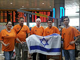 Израильская спасательная компанда F.I.R.S.T в аэропорту Бен-Гурион. Слева направо: Вардит Алони, Цафрир Шифман, Ави Бахар, Нитай Рейх и Даниэль Групель
