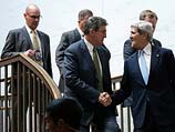 На переднем плане: сенатор Джо Манчин и Джон Керри. Вашингтон, 13 ноября 2013 года