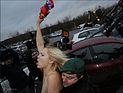Полуобнаженная активистка FEMEN в Вильнюсе потребовала принять Украину в ЕС