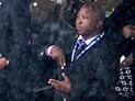 AP: сурдопереводчик на панихиде по Нельсону Манделе не знал языка жестов