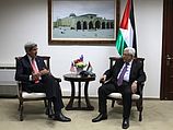 Госсекретарь США Джон Керри и председатель ПНА Махмуд Аббас. Рамалла, 12.12.2013