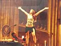 Акция FEMEN в соборе Кельна: старцы Ватикана должны прекратить производство химер