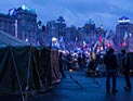 Активист Евромайдана вонзил себе в горло нож