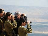 Биньямин Нетаниягу вместе с военнослужащими ЦАХАЛа смотрит на Иорданскую долину