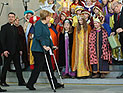 Ангела Меркель, получившая травму при катании на лыжах, появилась на публике 