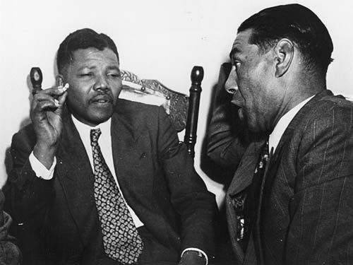 Нельсон Мандела (слева). 1964-й год