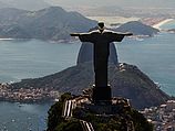 В знаменитую статую Христа в Рио-де-Жанейро попала молния