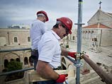 Итальянцы ремонтируют Церковь Рождества Христова в Бейт-Лехеме. Декабрь 2013 года