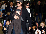 Анджелина Джоли и Брэд Питт с детьми Мэддоксом, Вивьен и Шайло