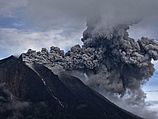 Извержение вулкана в Индонезии, 200.000 человек эвакуированы
